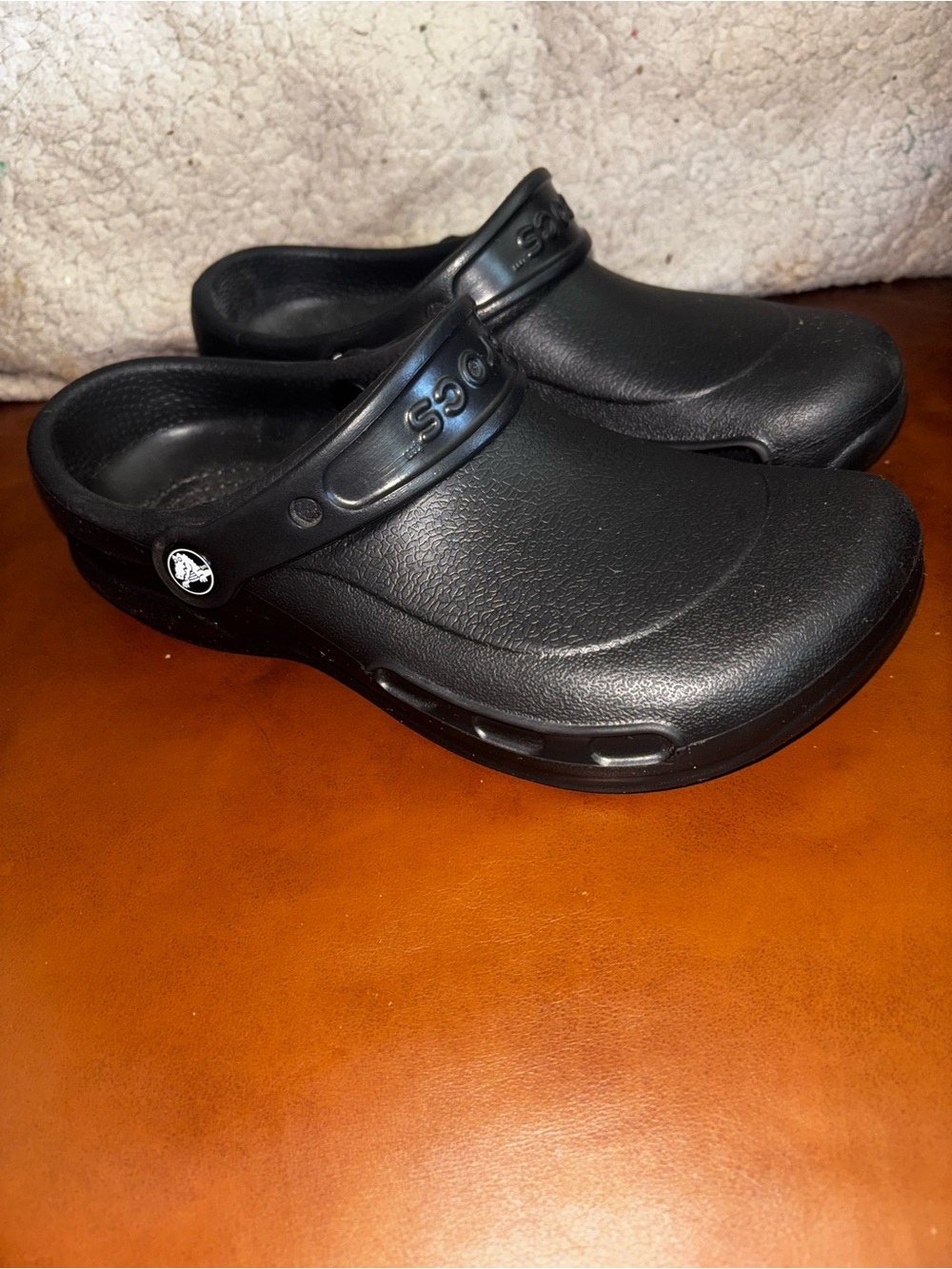 Crocs Bistro Clogs Black Slip Resistant Work Shoes Women’s 7 Men’s 5 Like New